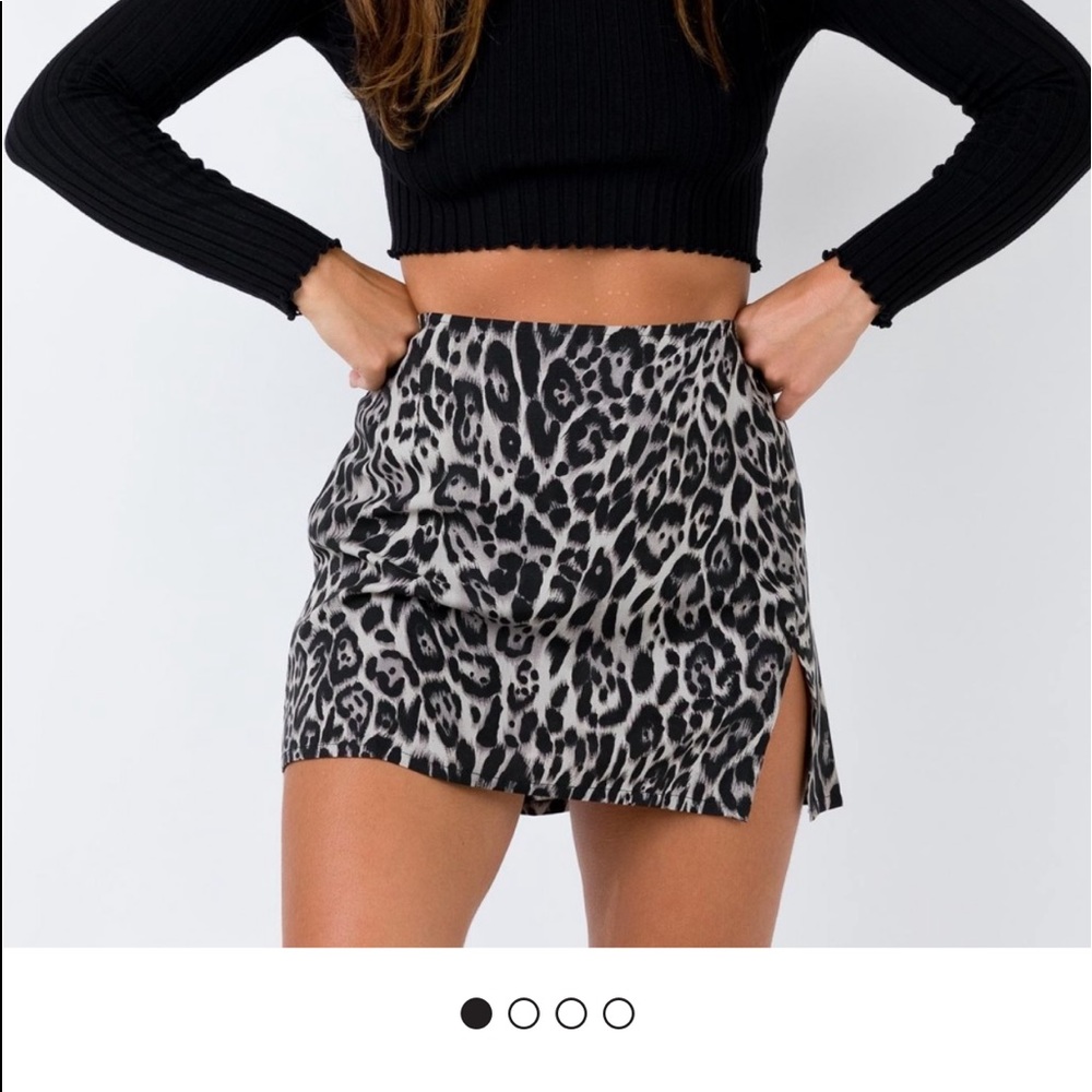 Motel grey leopard skirt
